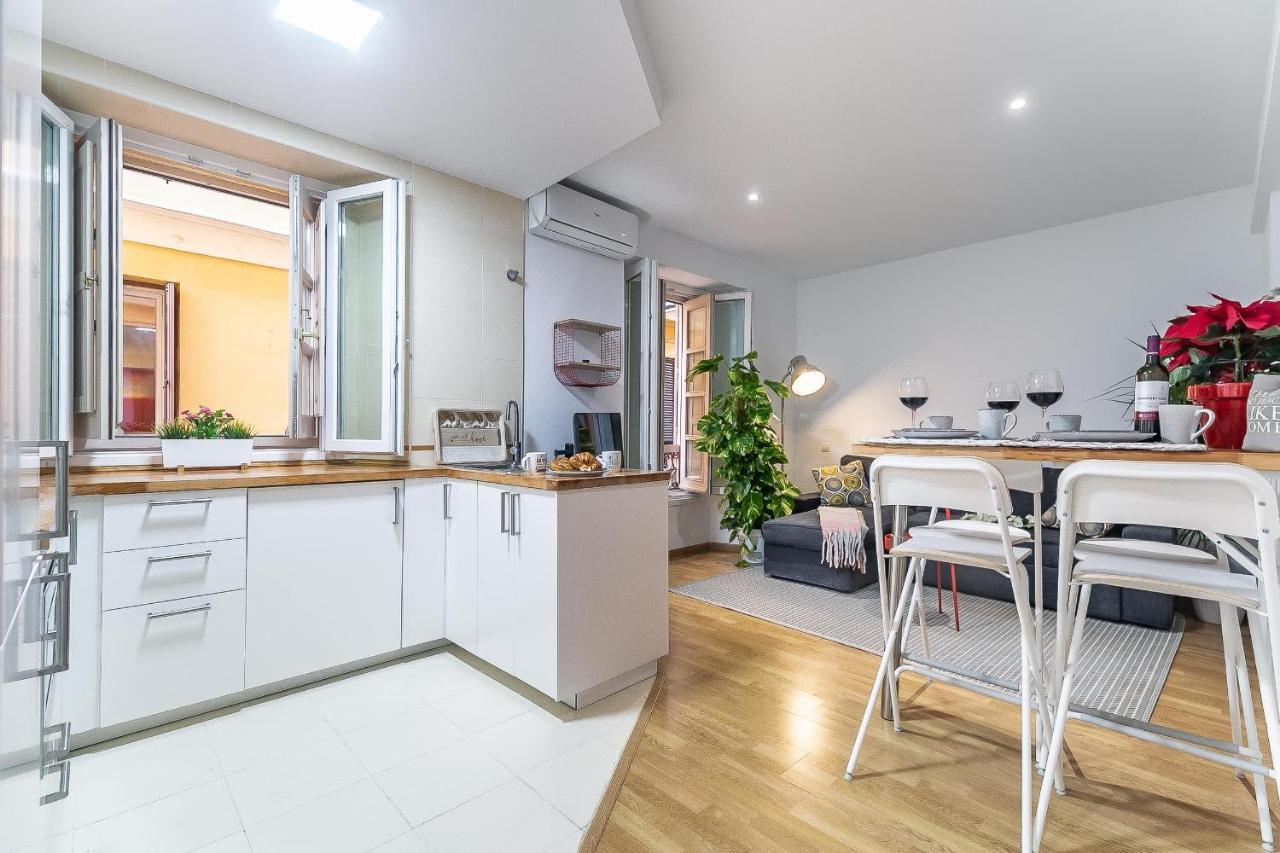 Central Malaga Apartment At Mitjana Plaza ภายนอก รูปภาพ