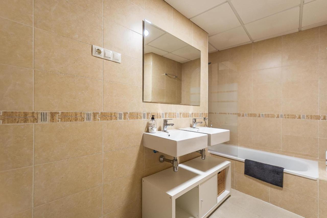 Central Malaga Apartment At Mitjana Plaza ภายนอก รูปภาพ